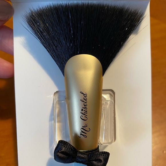 Too Faced Mr. Chiseled Contouring Brush - Picture 6 of 16